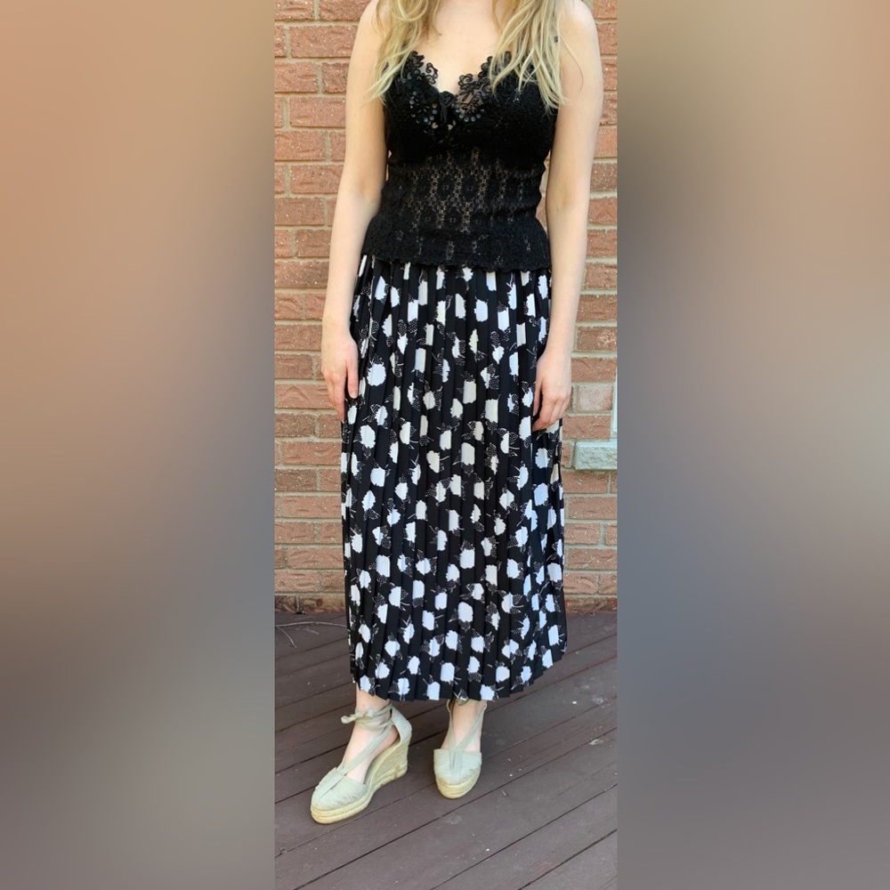 Black & white viscone fully pleated midi skirt M